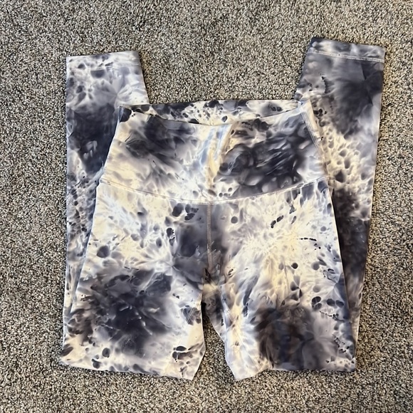 WUNDER UNDER HIGH-RISE TIGHT 25" *LUXTREME
Marble Dye Classic Navy
Size: 4 - Picture 5 of 5
